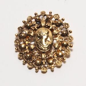 Vintage Cameo Profile Scarf Clip Gold Tone